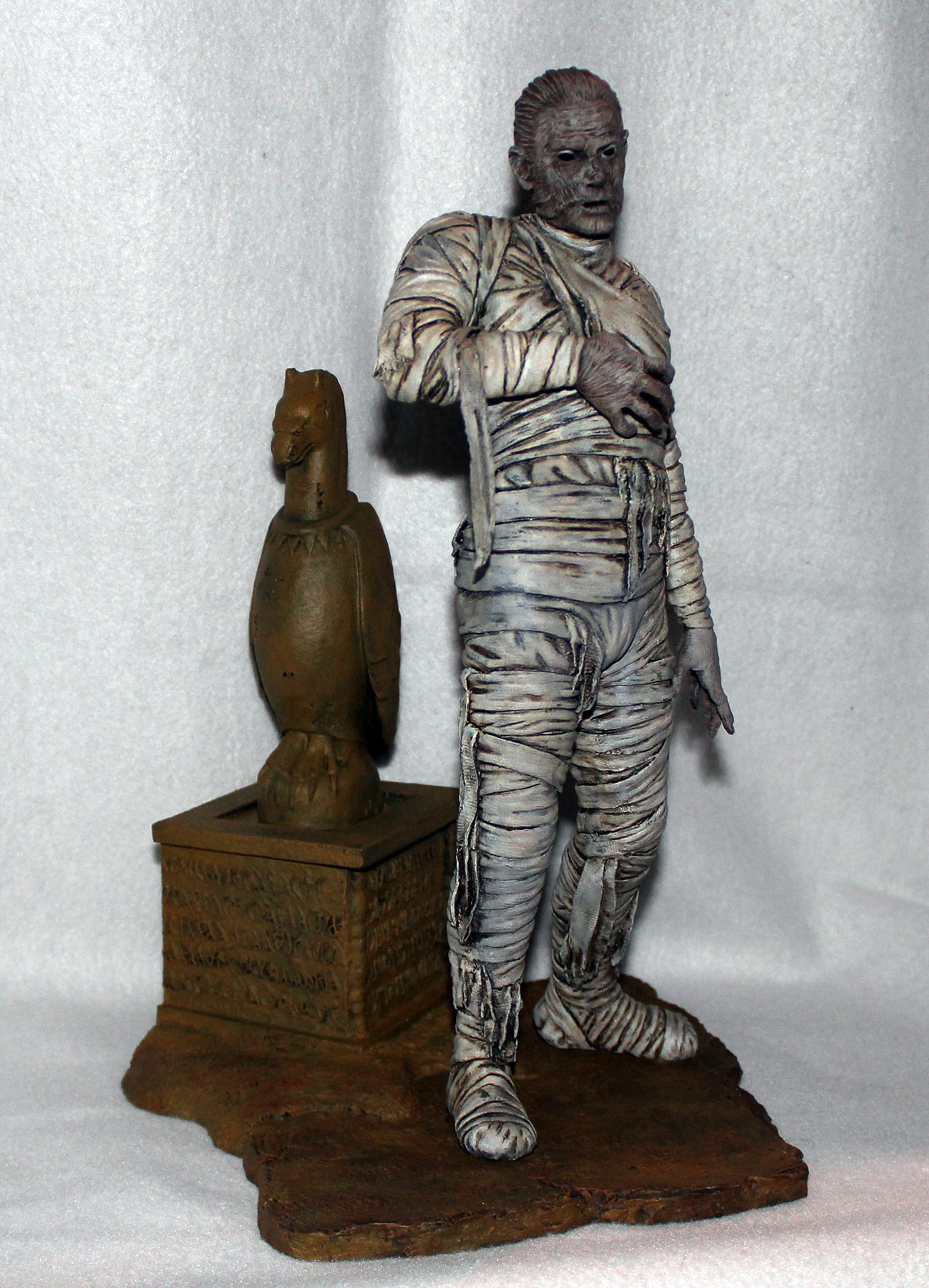 the hand of the mummy